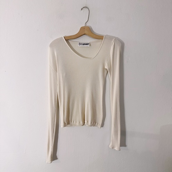 OperaSPORT Eve Seamless Top Asymmetrical Long Sleeve Ivory Cream - Picture 2 of 5